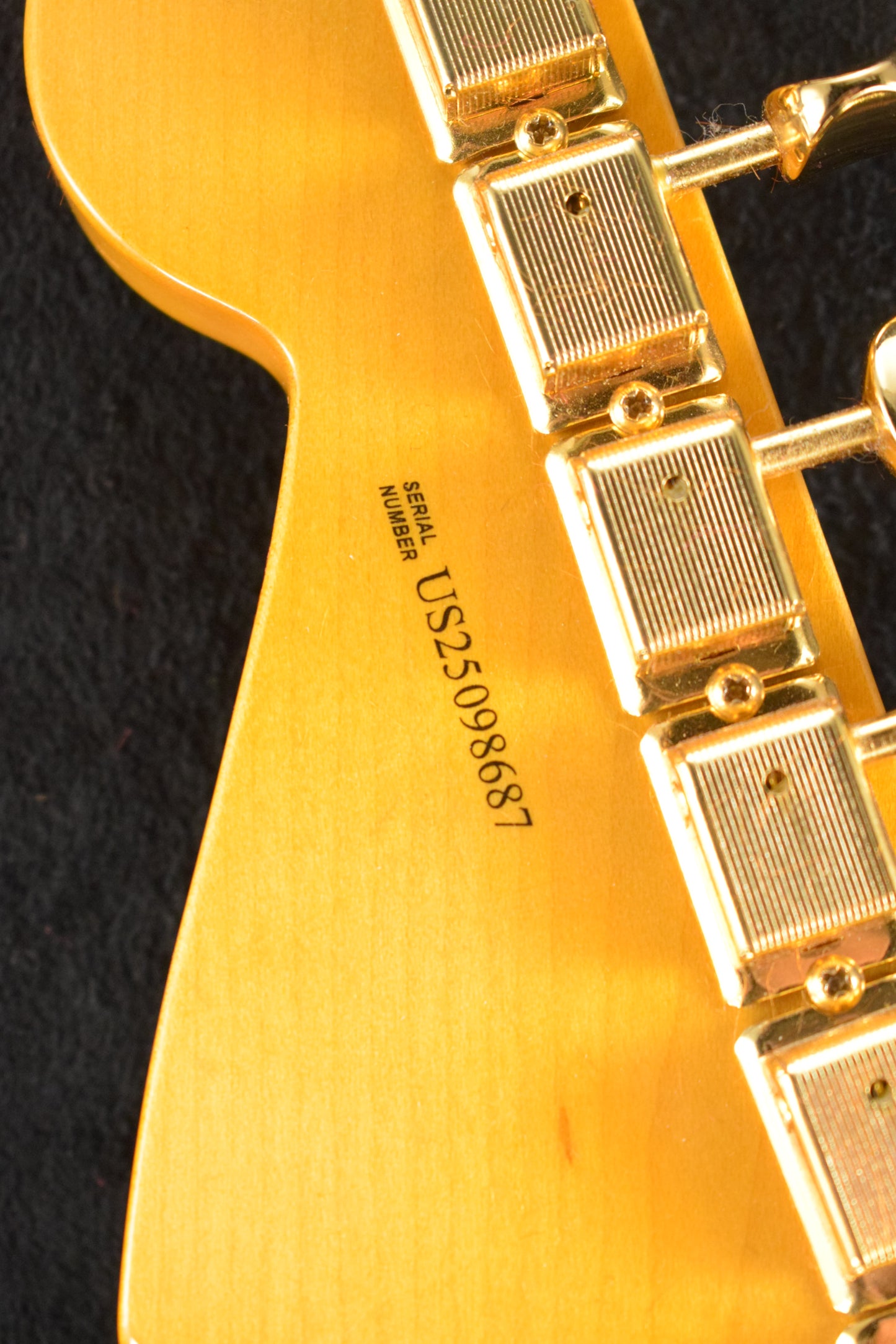 Fender Stevie Ray Vaughan Stratocaster Pau Ferro Fingerboard 3-Color Sunburst