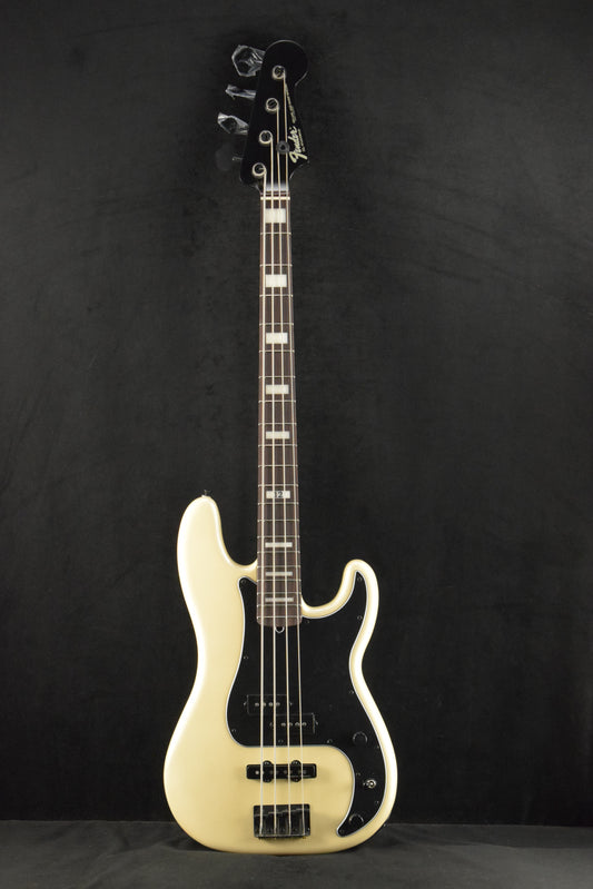 Fender Duff McKagan Deluxe Precision Bass Rosewood Fingerboard White Pearl