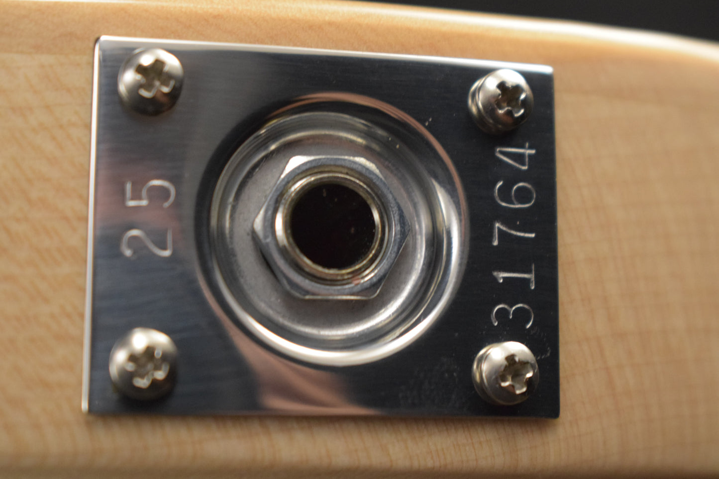 Rickenbacker 330 6-String Mapleglo