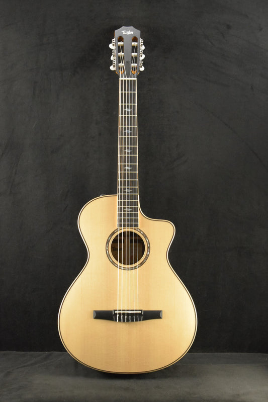 Taylor 812ce-N Nylon-String 12-Fret Natural