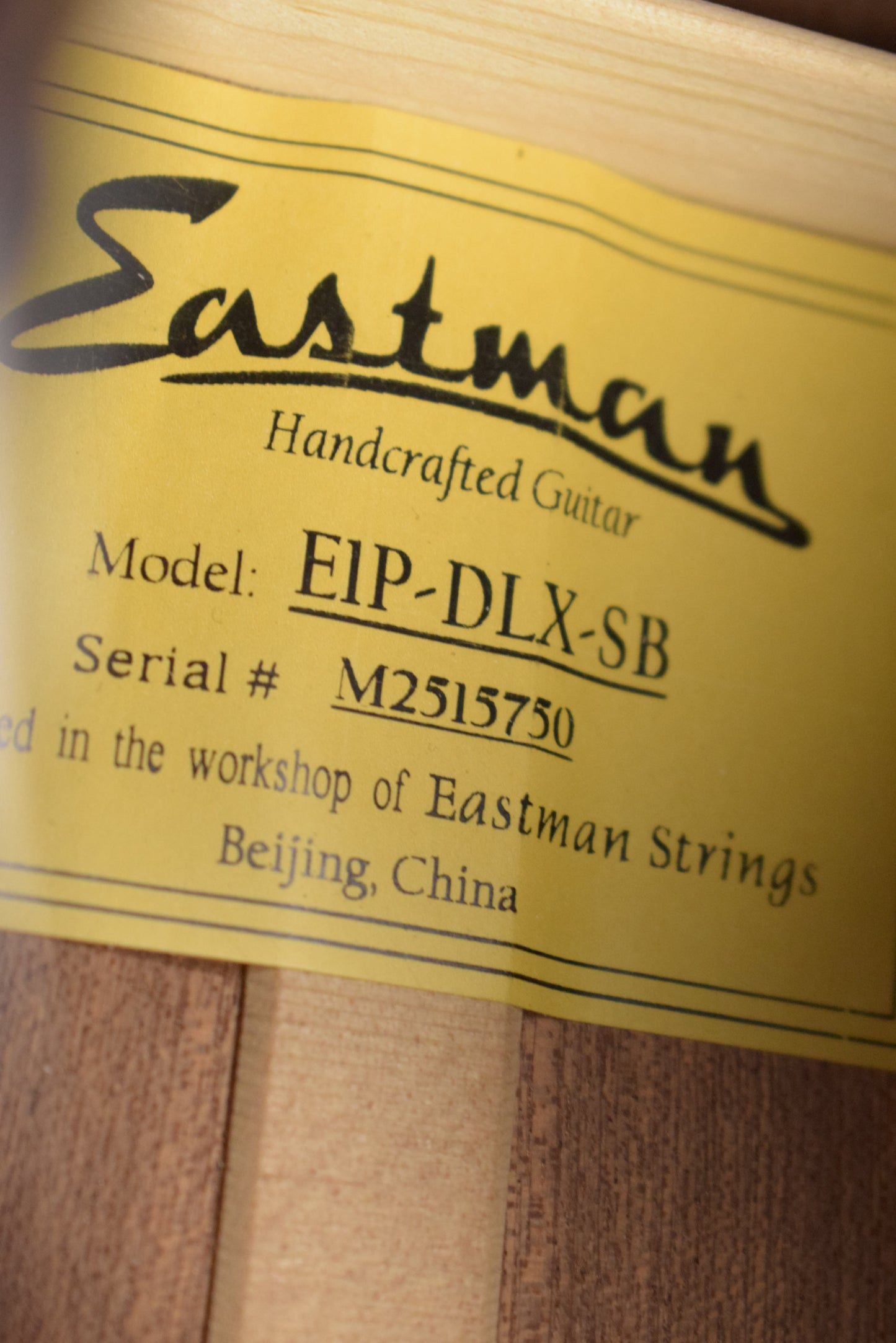 Eastman E1P-DLX-SB Acoustic-Electric Parlor Sunburst Truetone Gloss