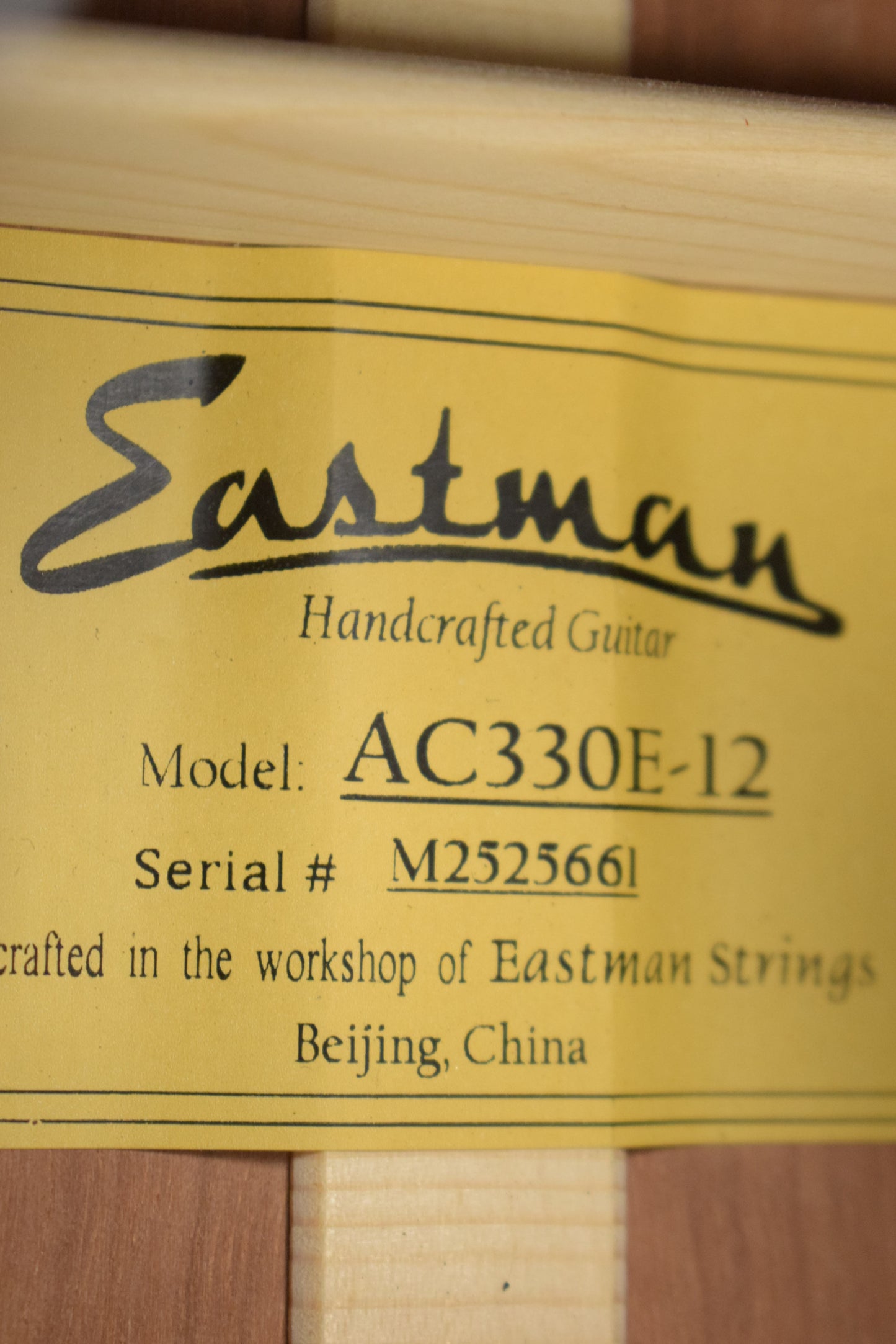 Eastman AC330E-12 12-String Jumbo Natural Truetone Gloss