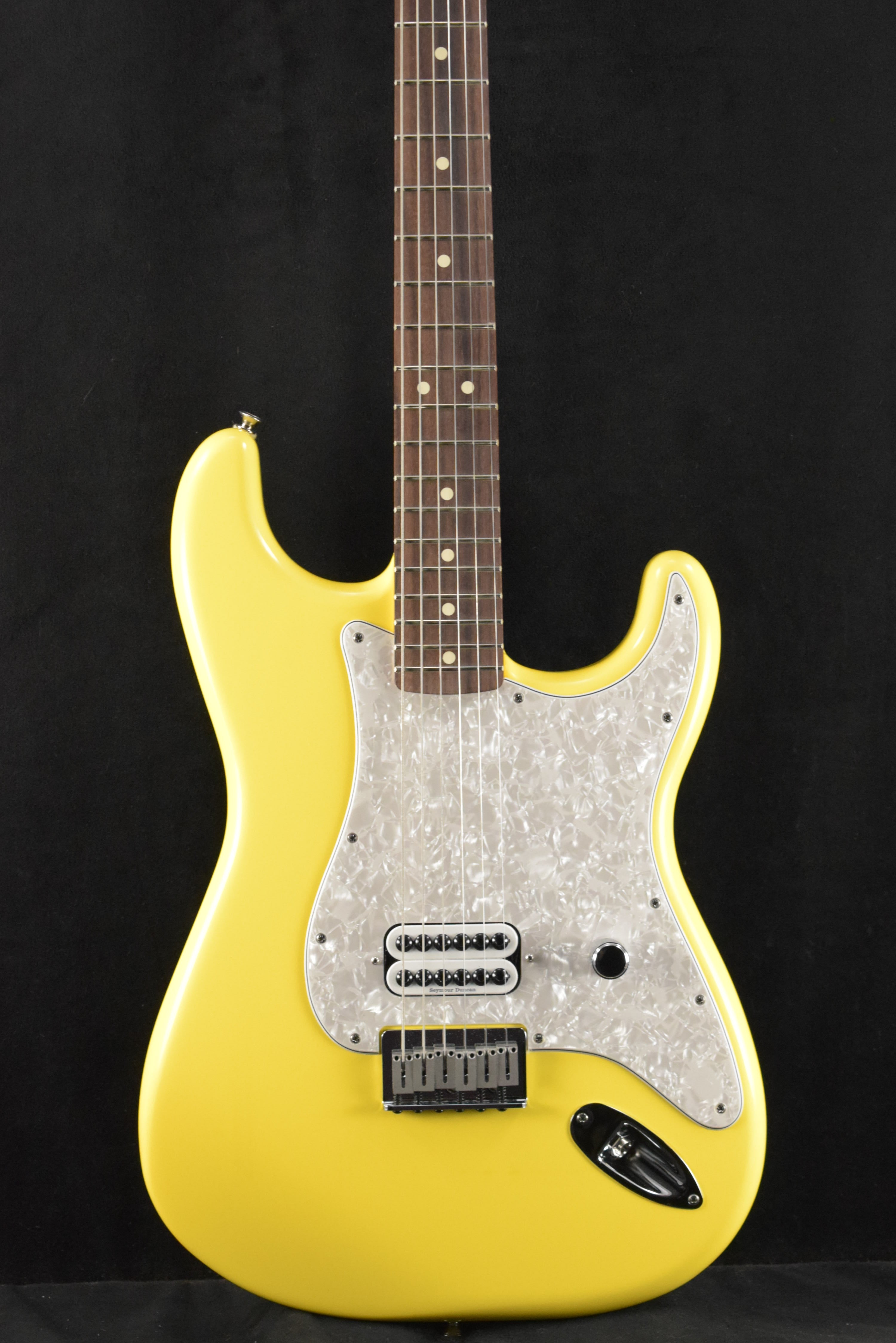 Fender Tom DeLonge Stratocaster Graffiti Yellow Rosewood