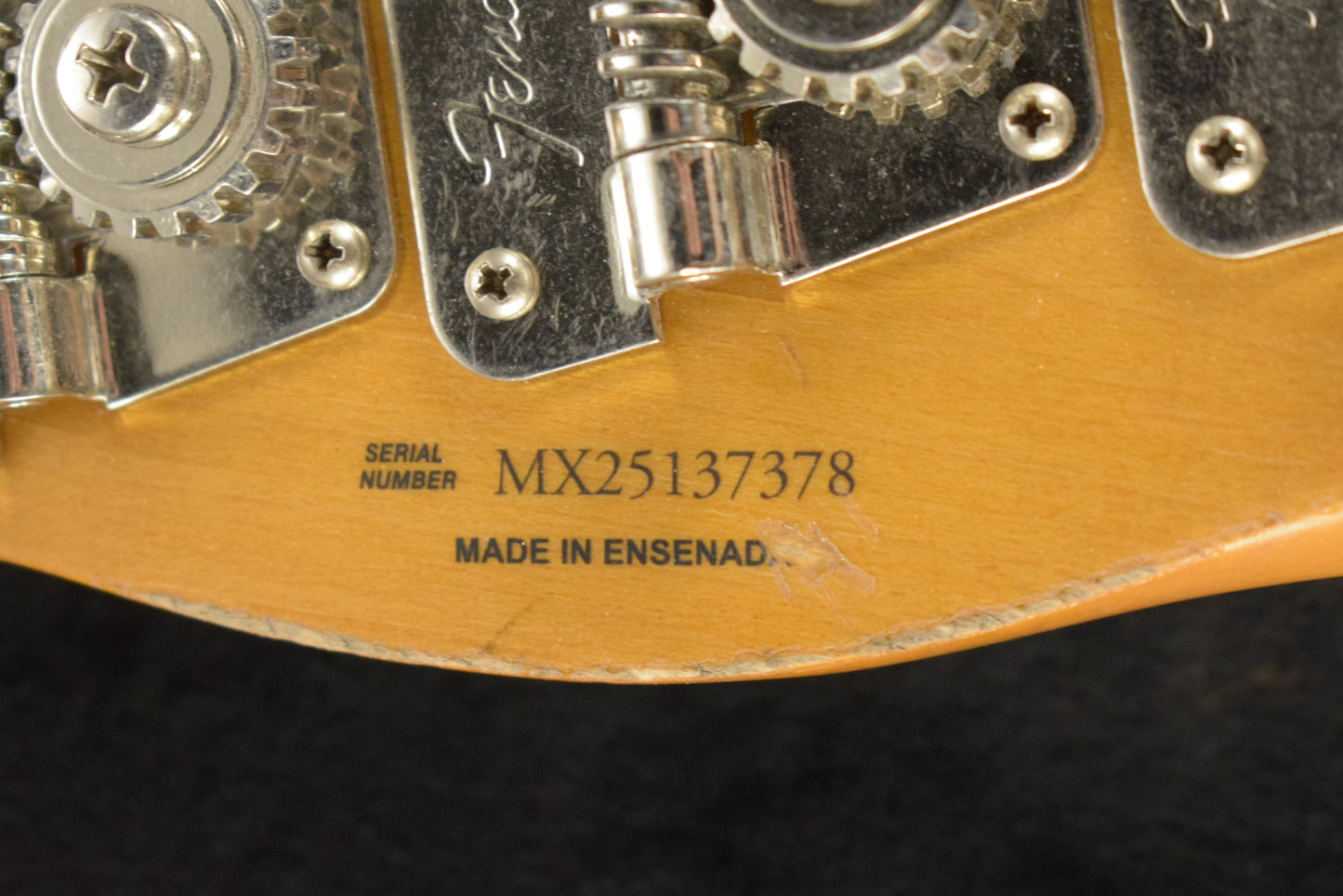 Fender Mike Dirnt Road Worn Precision Bass Maple Fingerboard White Blonde