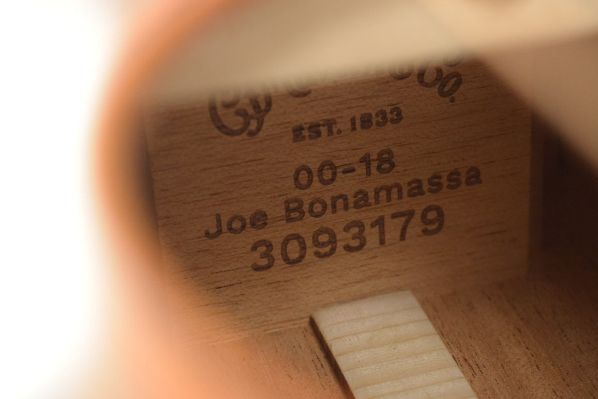 Martin 00-18 Joe Bonamassa 1937 Sunburst Top