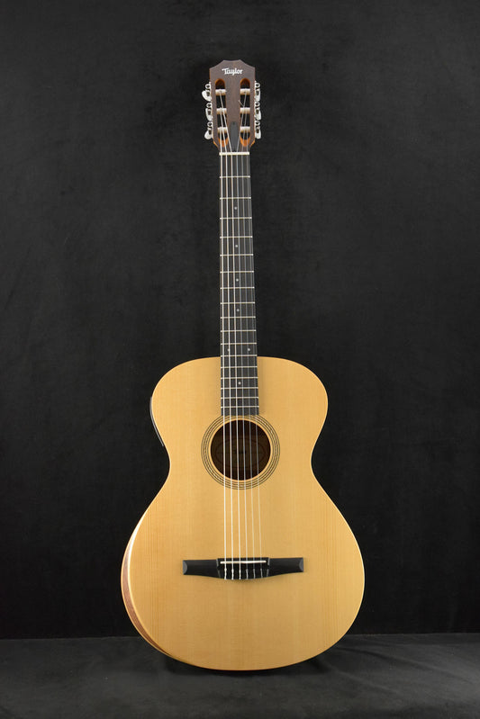Taylor Academy 12e-N Nylon-String Acoustic-Electric Natural