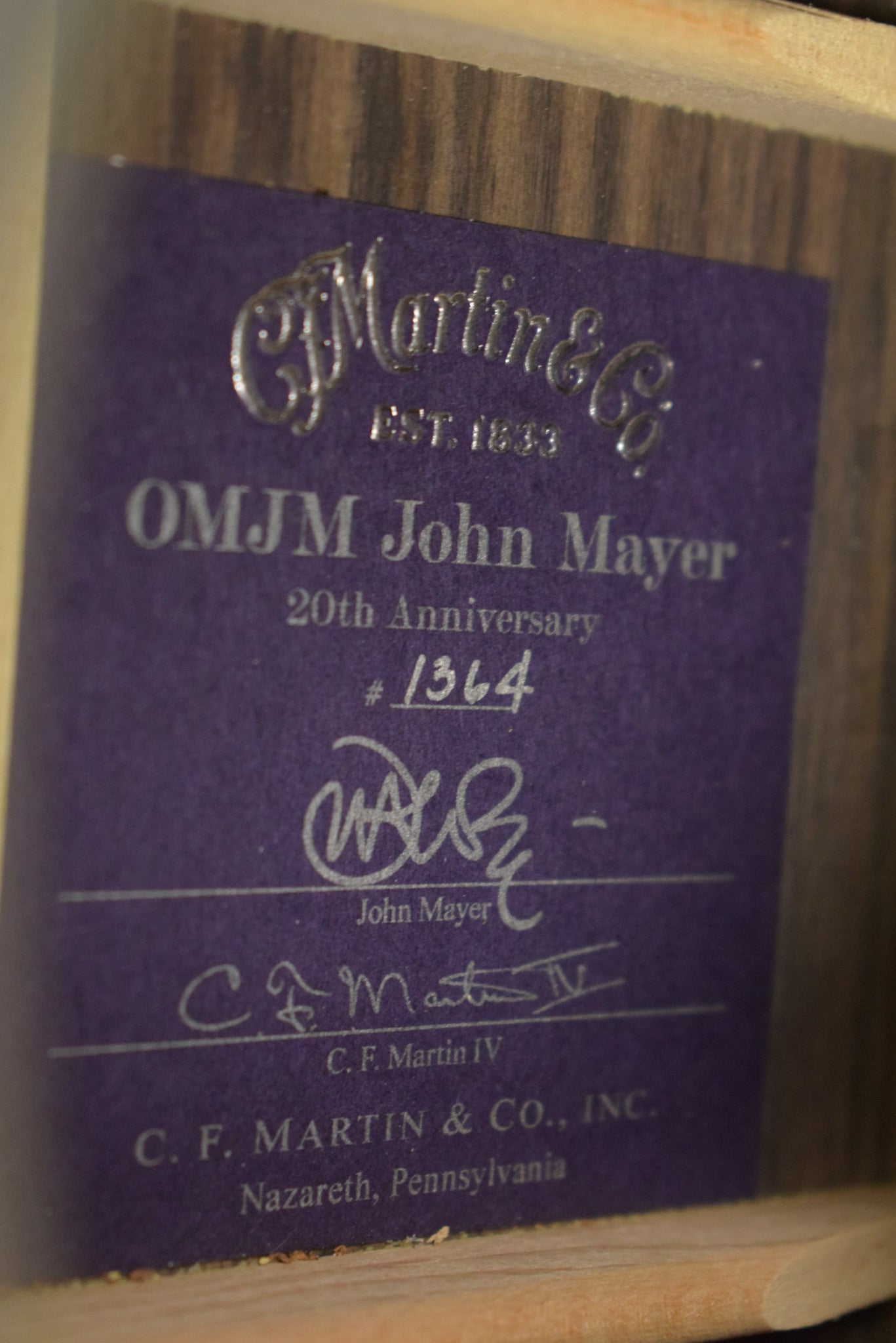 Martin OMJM John Mayer 20th Anniversary Platinum Gray Burst