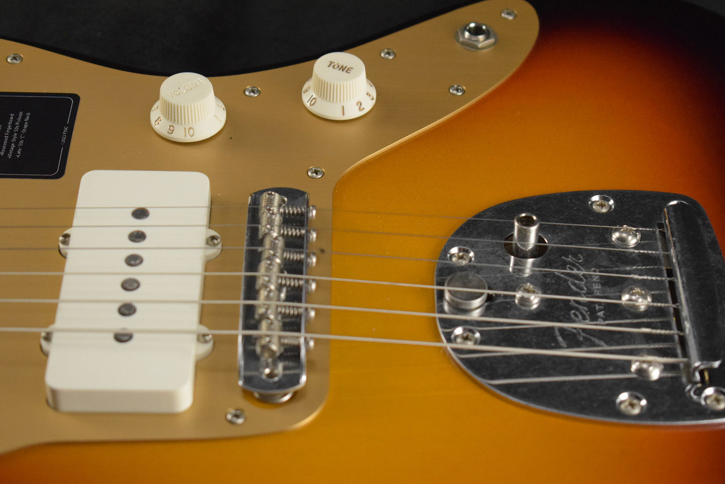 Fender Limited Edition Vintera II Road Worn '50s Jazzmaster 3-Color Sunburst Rosewood Fingerboard