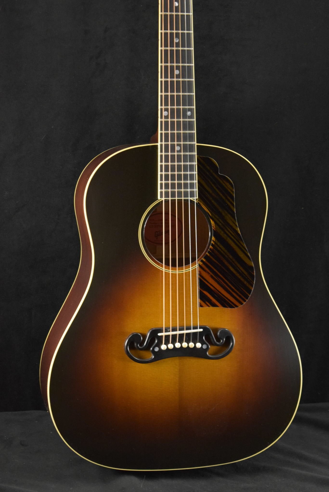 ギター Gibson 1939 J55 Gibson Custom Shop 1939 J-55 Faded Vintage Sunburst – Fuller's Guitar