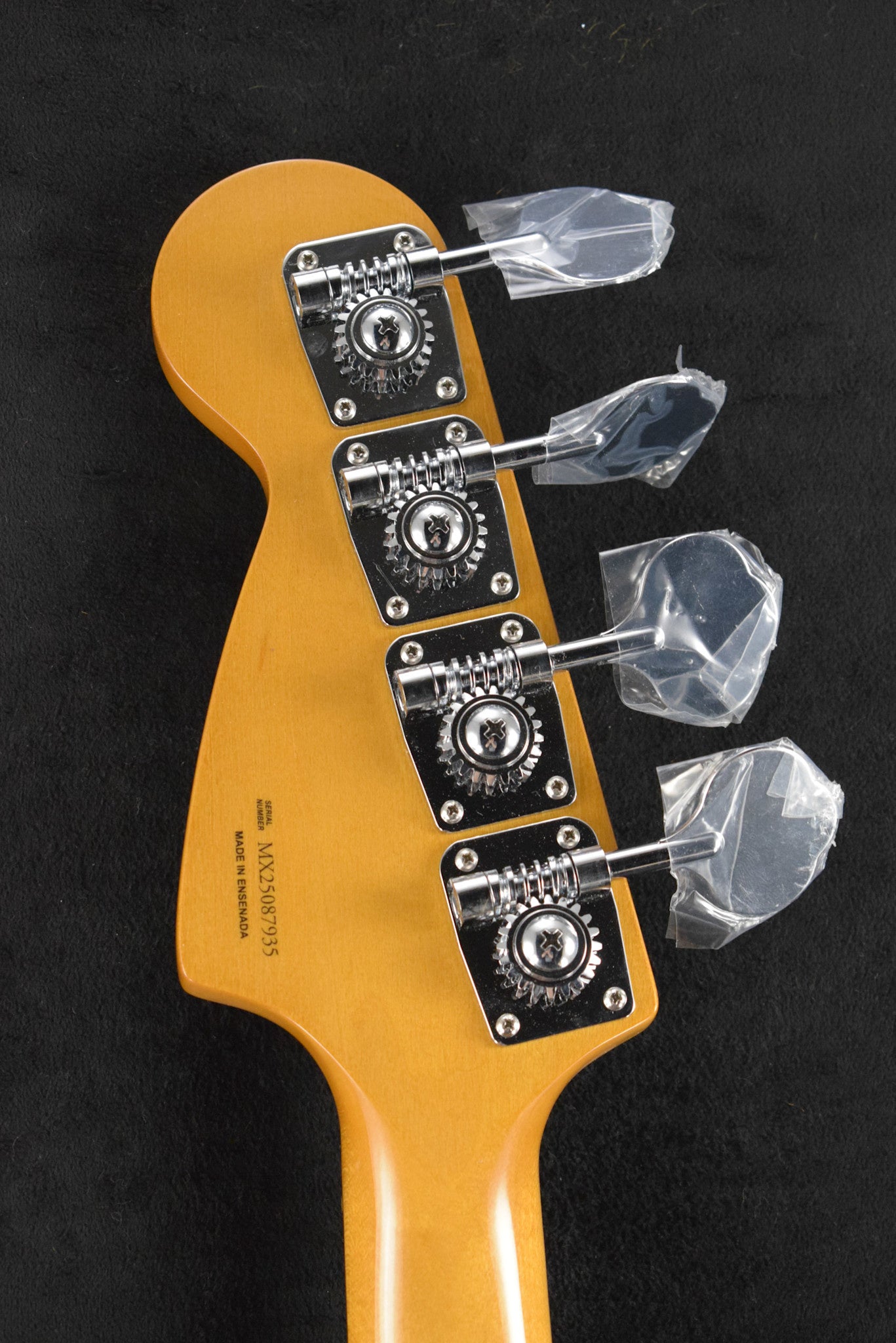 Fender Vintera II '70s Competition Mustang Bass Competition Orange Rosewood Fingerboard