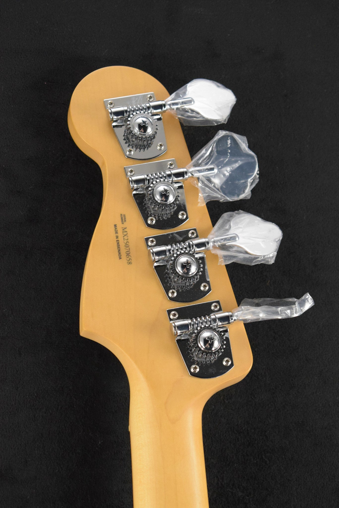 Fender Player II Precision Bass Hialeah Yellow Maple Fingerboard