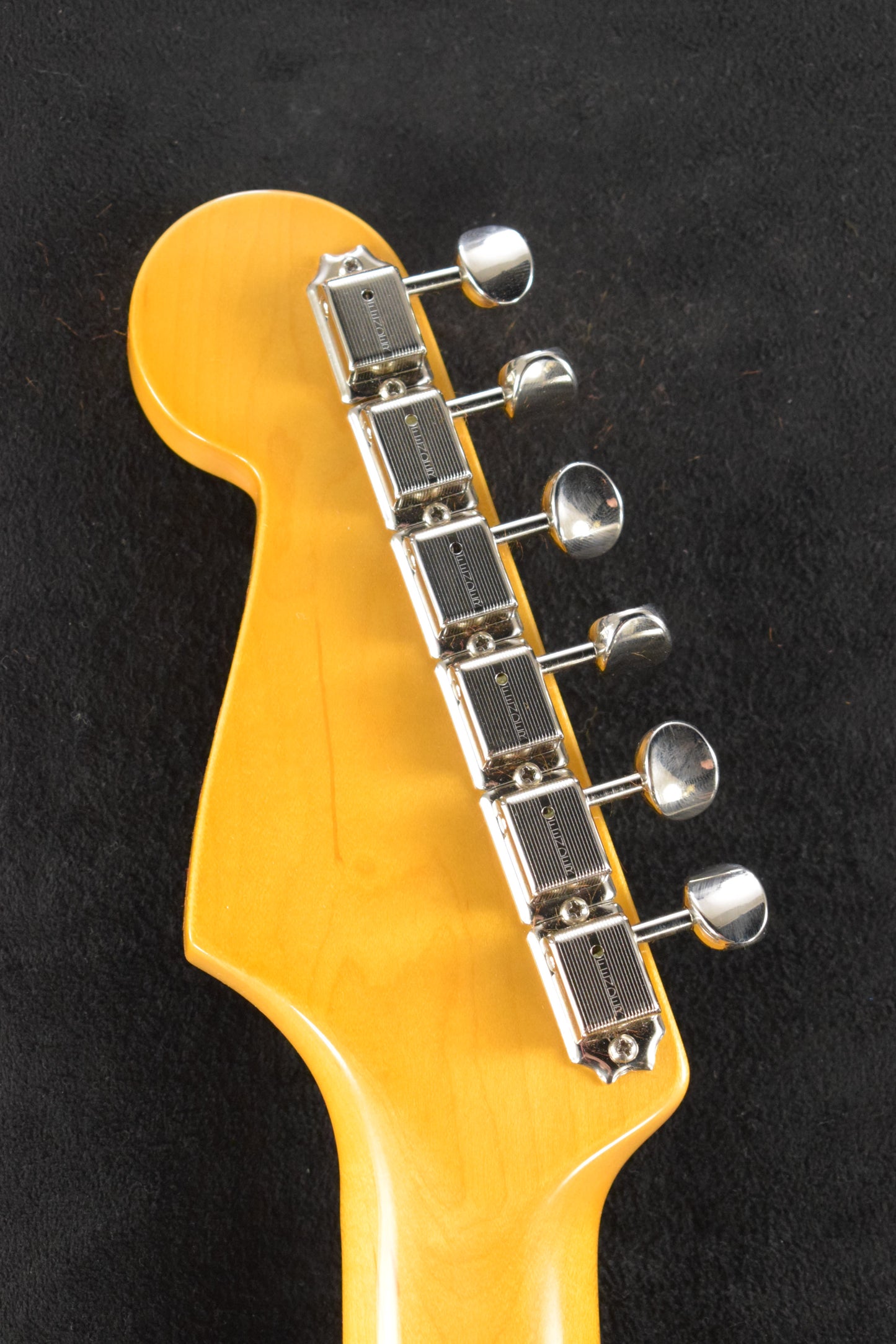 Fender American Vintage II 1965 Stratocaster Shoreline Gold Round-Lam Rosewood Fingerboard