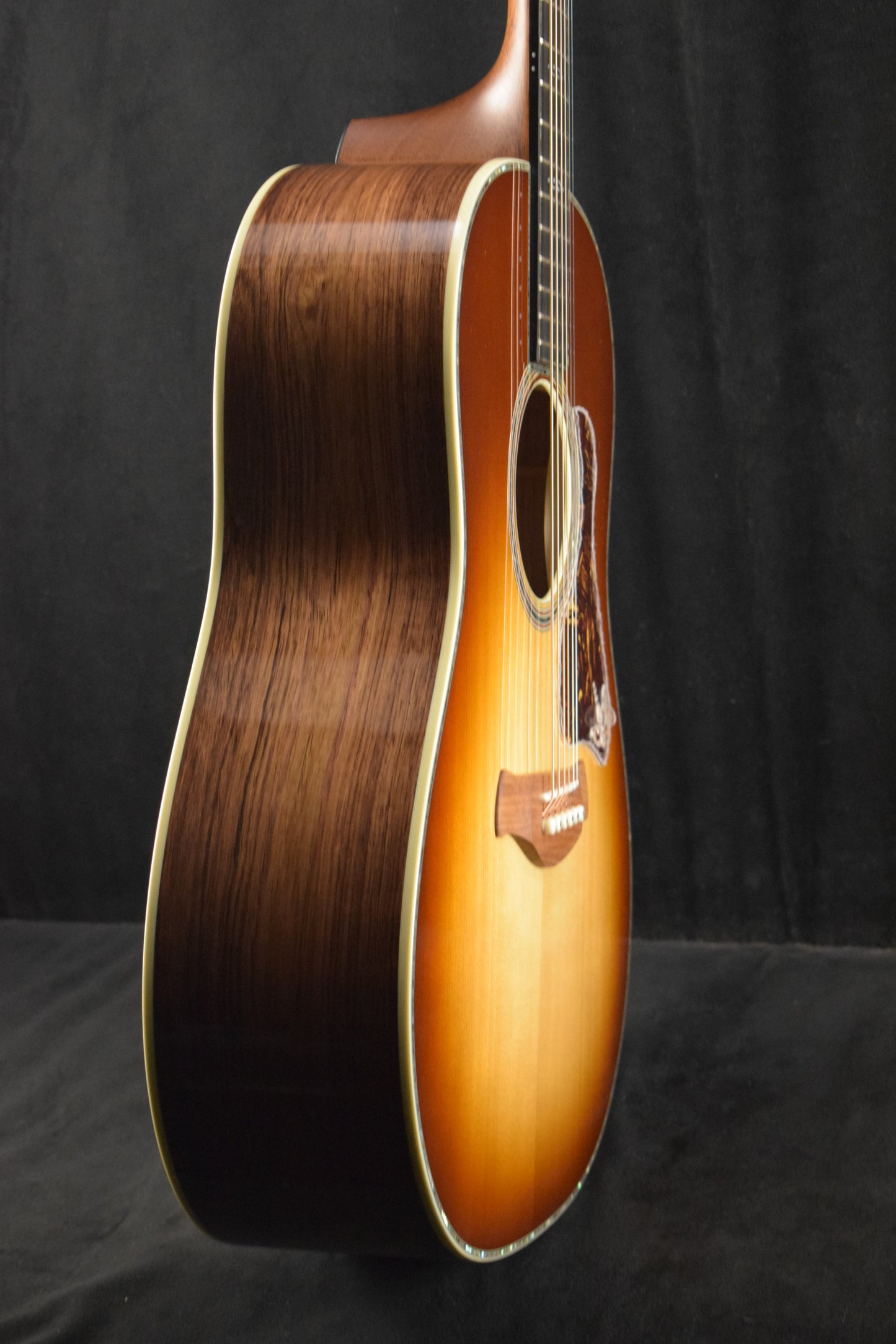 Taylor Gold Label 917e SB Honduran Rosewood Teardrop Sunburst Top