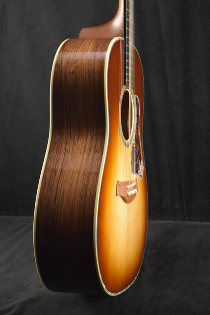 Taylor Gold Label 917e SB Honduran Rosewood Teardrop Sunburst Top