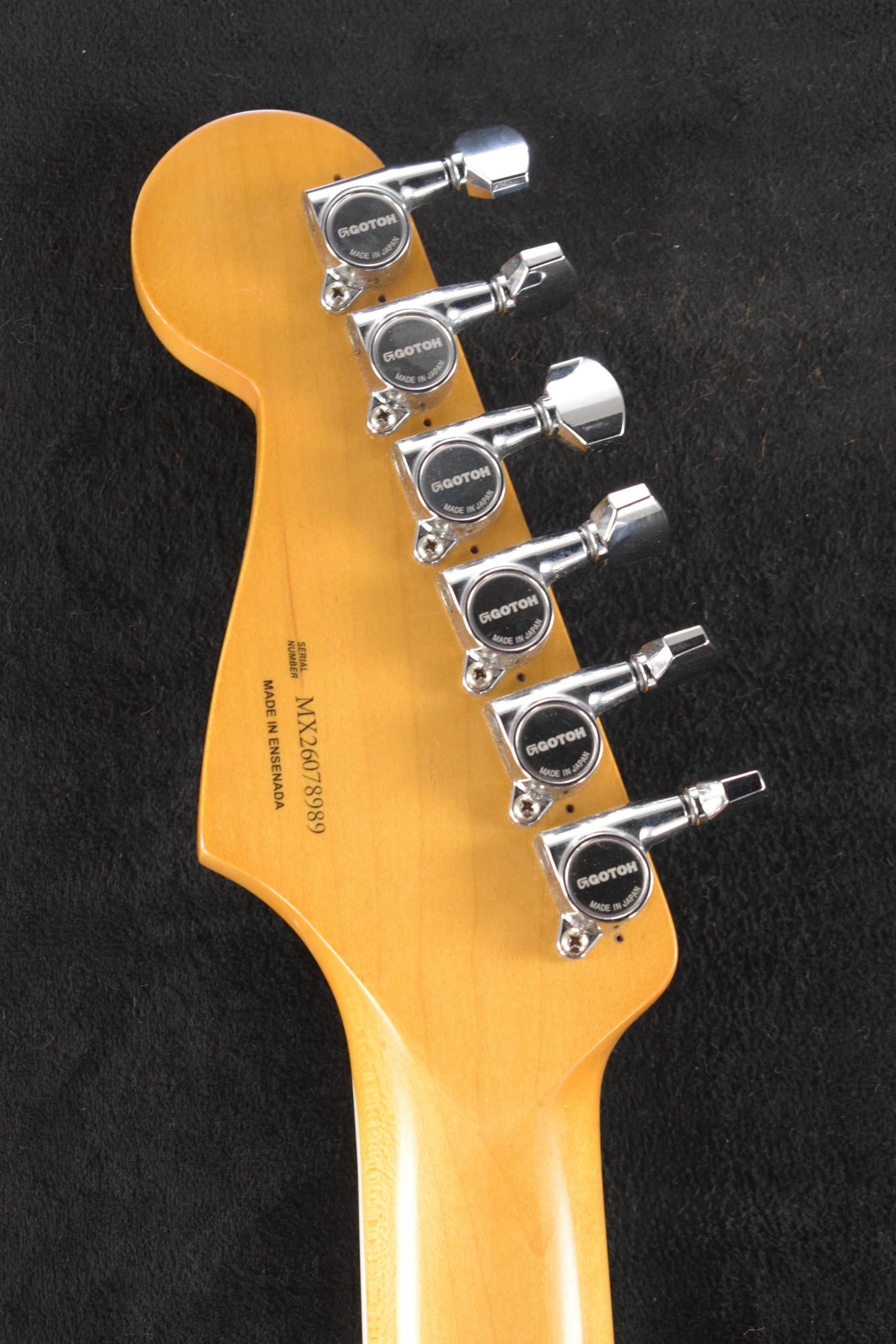 Fender Kurt Cobain Jaguar 3-Color Sunburst Rosewood Fingerboard