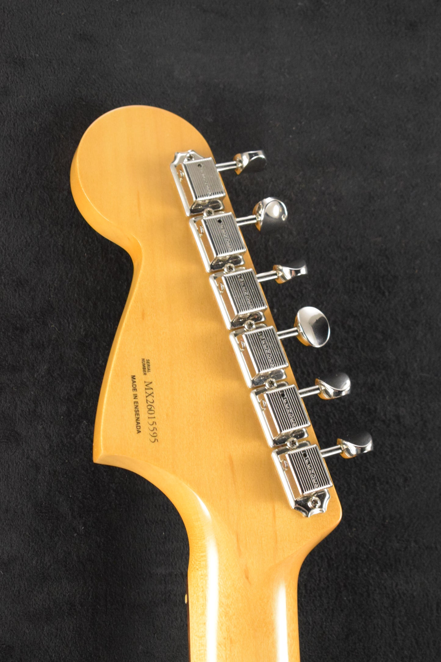 Fender Vintera III Mid '60s Jaguar 3-Color Sunburst Rosewood Fingerboard