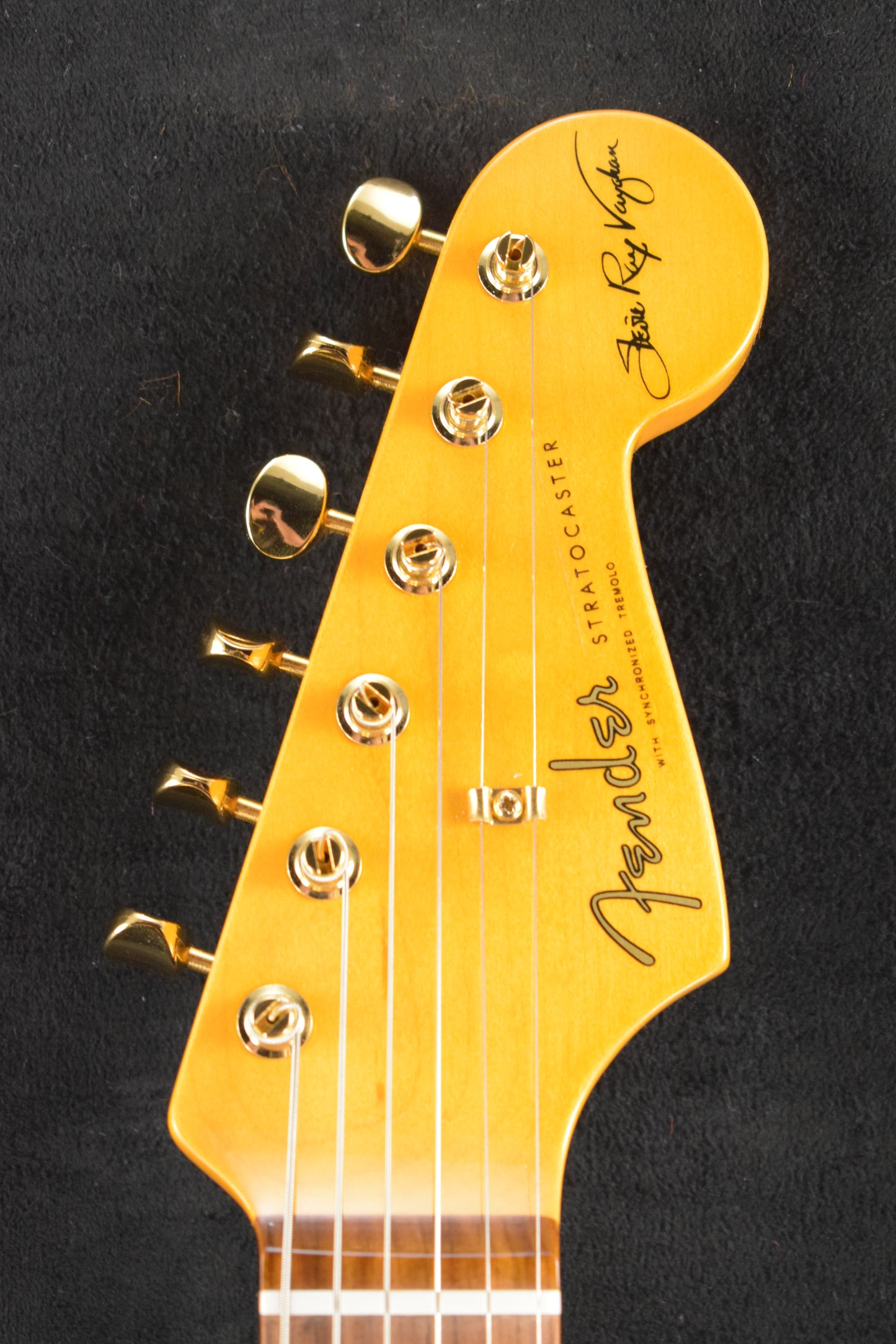 Fender Stevie Ray Vaughan Stratocaster Pau Ferro Fingerboard 3-Color Sunburst