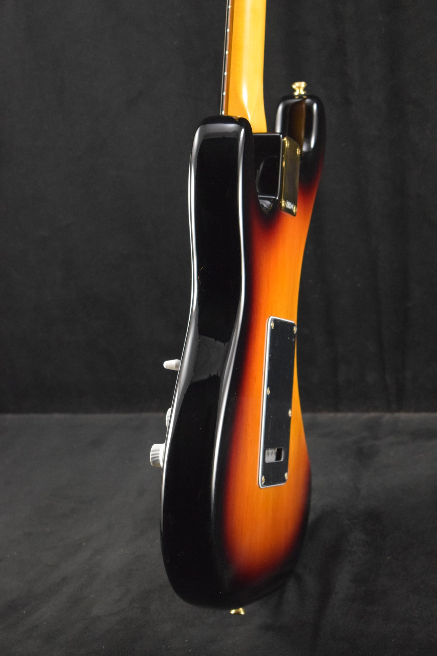 Fender Stevie Ray Vaughan Stratocaster Pau Ferro Fingerboard 3-Color Sunburst