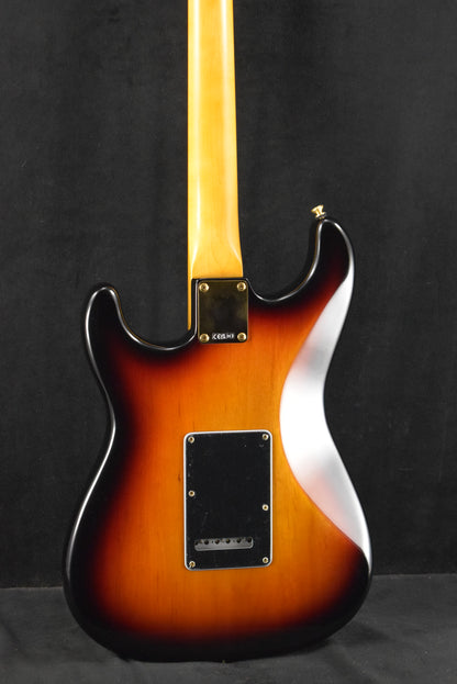 Fender Stevie Ray Vaughan Stratocaster Pau Ferro Fingerboard 3-Color Sunburst