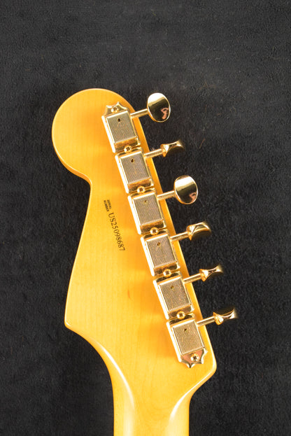 Fender Stevie Ray Vaughan Stratocaster Pau Ferro Fingerboard 3-Color Sunburst