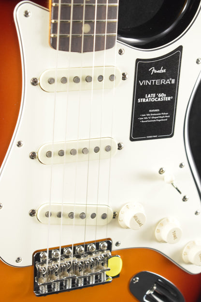 Fender Vintera III Late '60s Stratocaster 3-Color Sunburst Rosewood Fingerboard