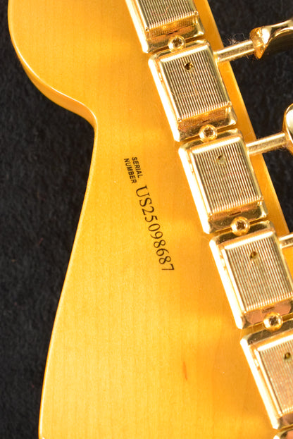 Fender Stevie Ray Vaughan Stratocaster Pau Ferro Fingerboard 3-Color Sunburst