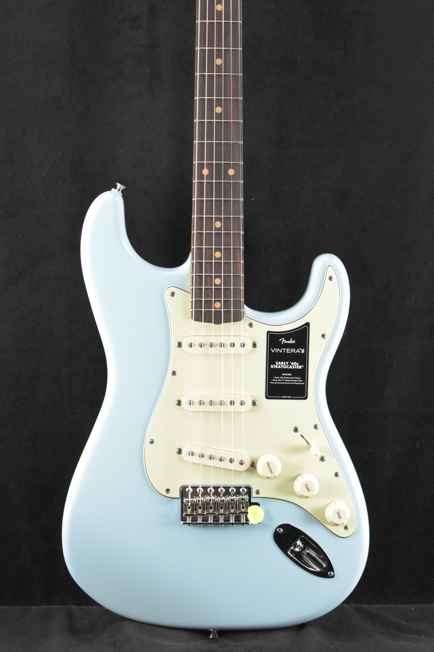 Fender Vintera III Early '60s Stratocaster Sonic Blue Rosewood Fingerboard