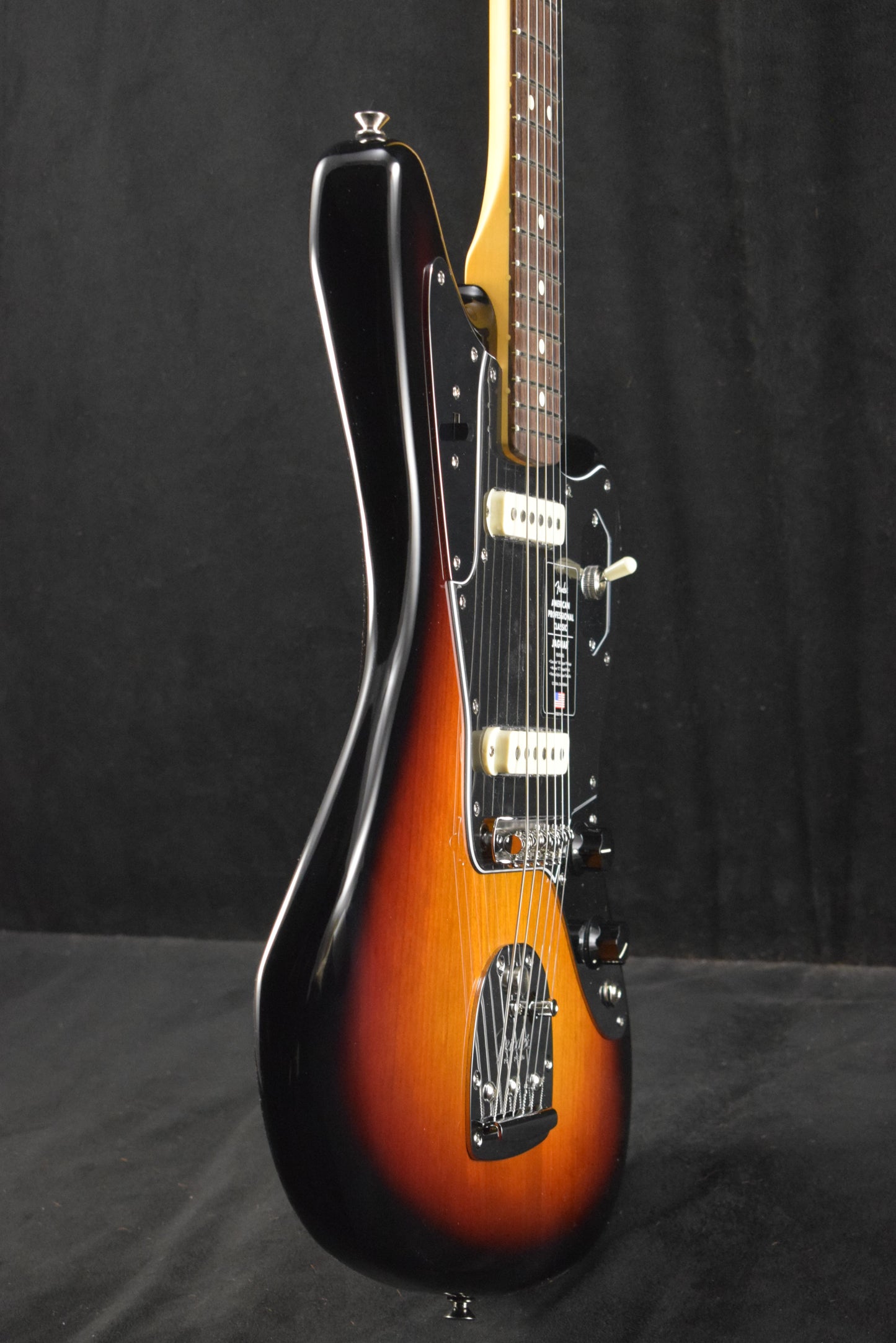 Fender American Professional Classic Jaguar Rosewood Fingerboard 3-Color Sunburst