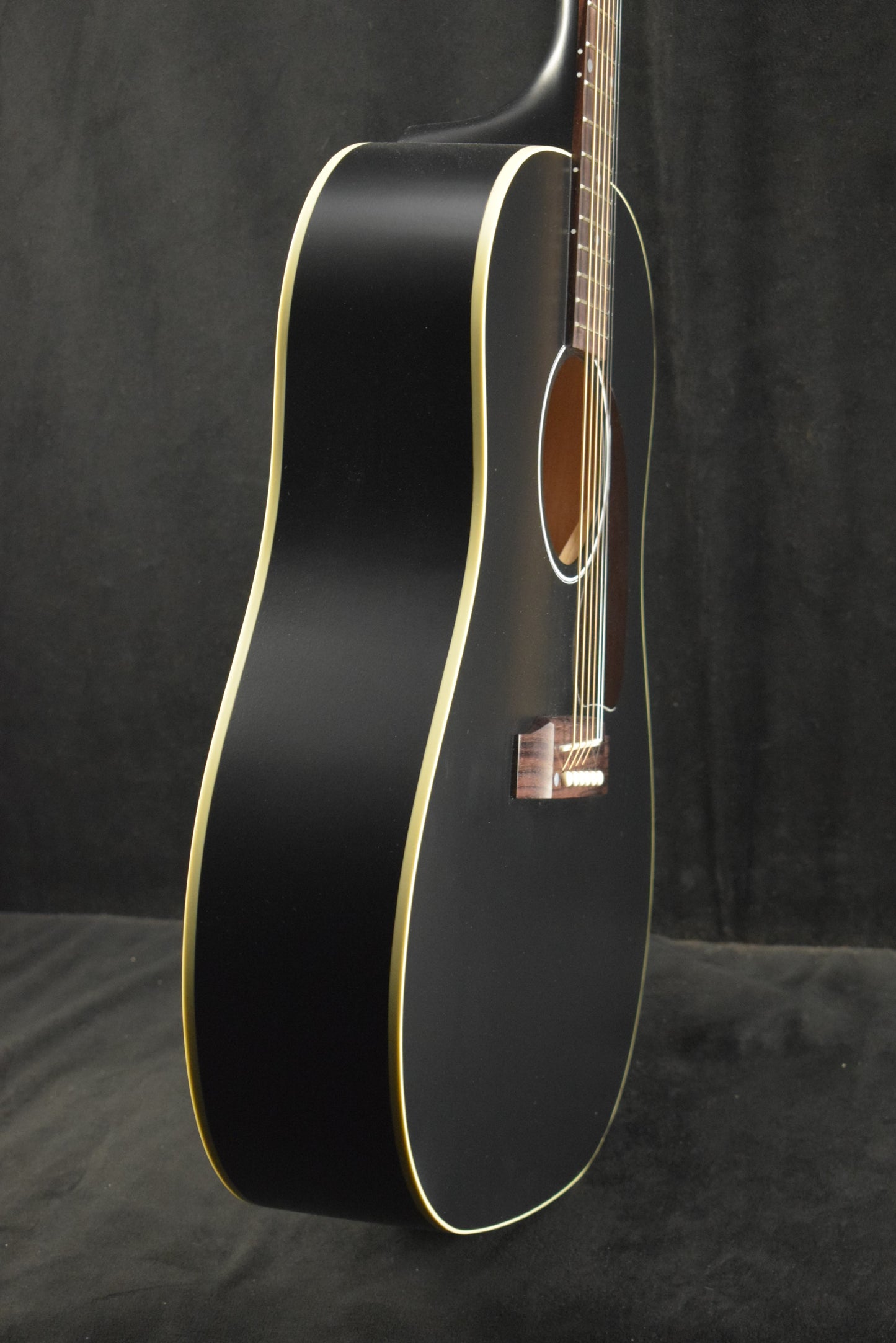 Gibson J-45 Special Satin Ebony w/ Premium Soft Shell Case