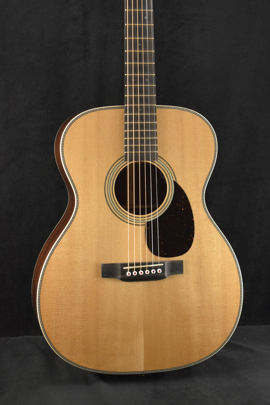 Martin OM-28E Modern Deluxe Fishman Aura VT Blend