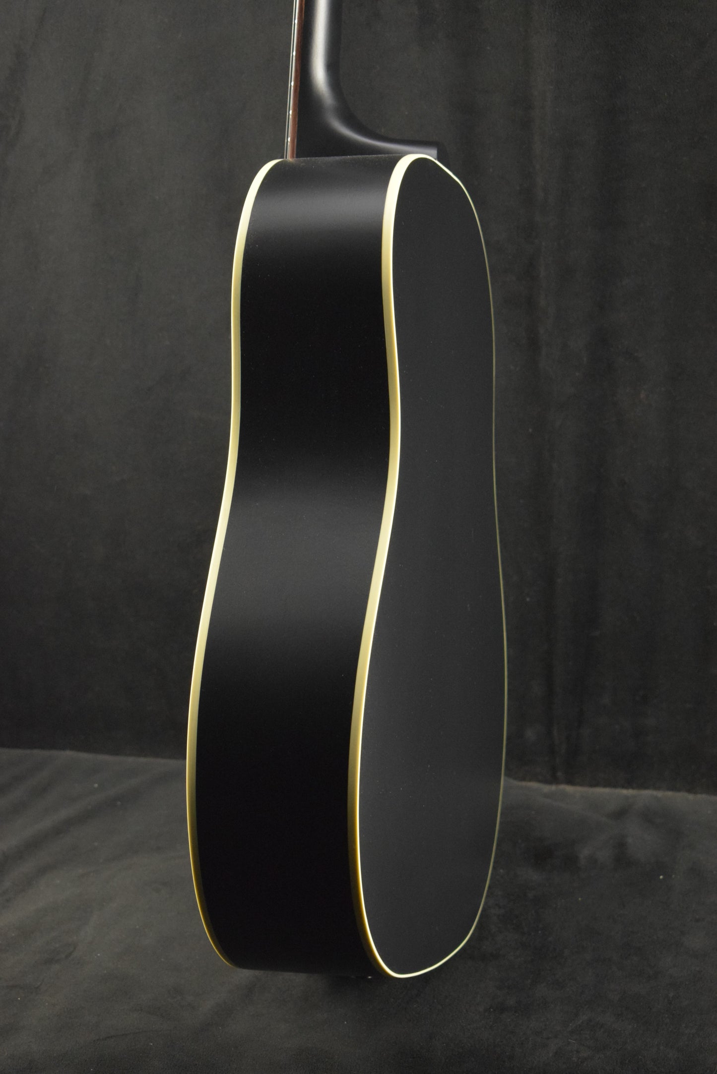 Gibson J-45 Special Satin Ebony w/ Premium Soft Shell Case