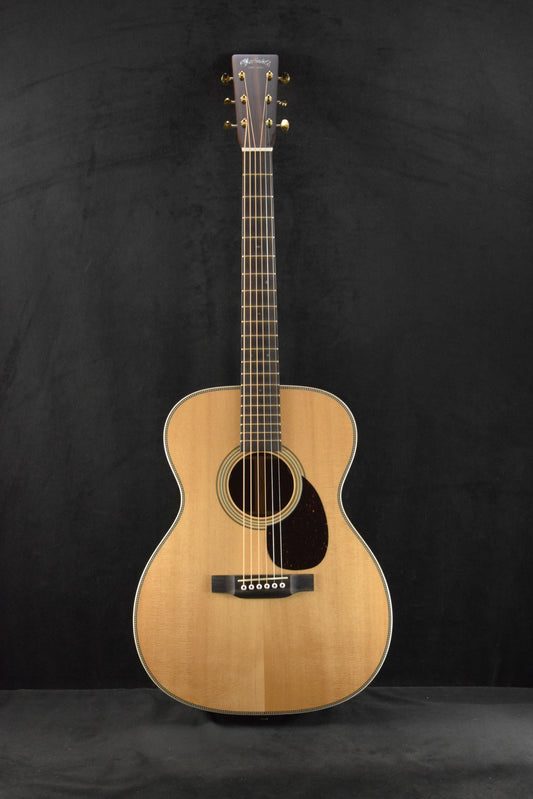 Martin OM-28E Modern Deluxe Fishman Aura VT Blend