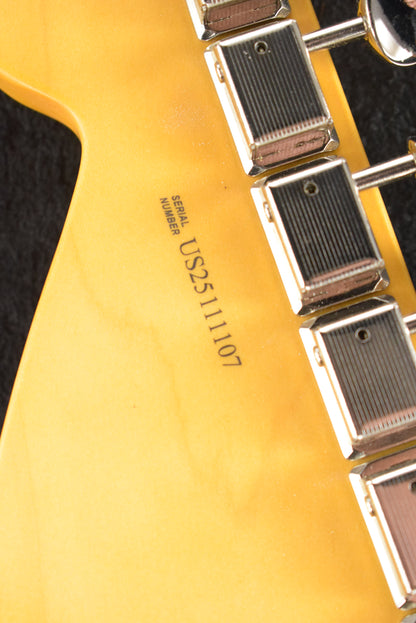 Fender American Professional Classic Jaguar Rosewood Fingerboard 3-Color Sunburst