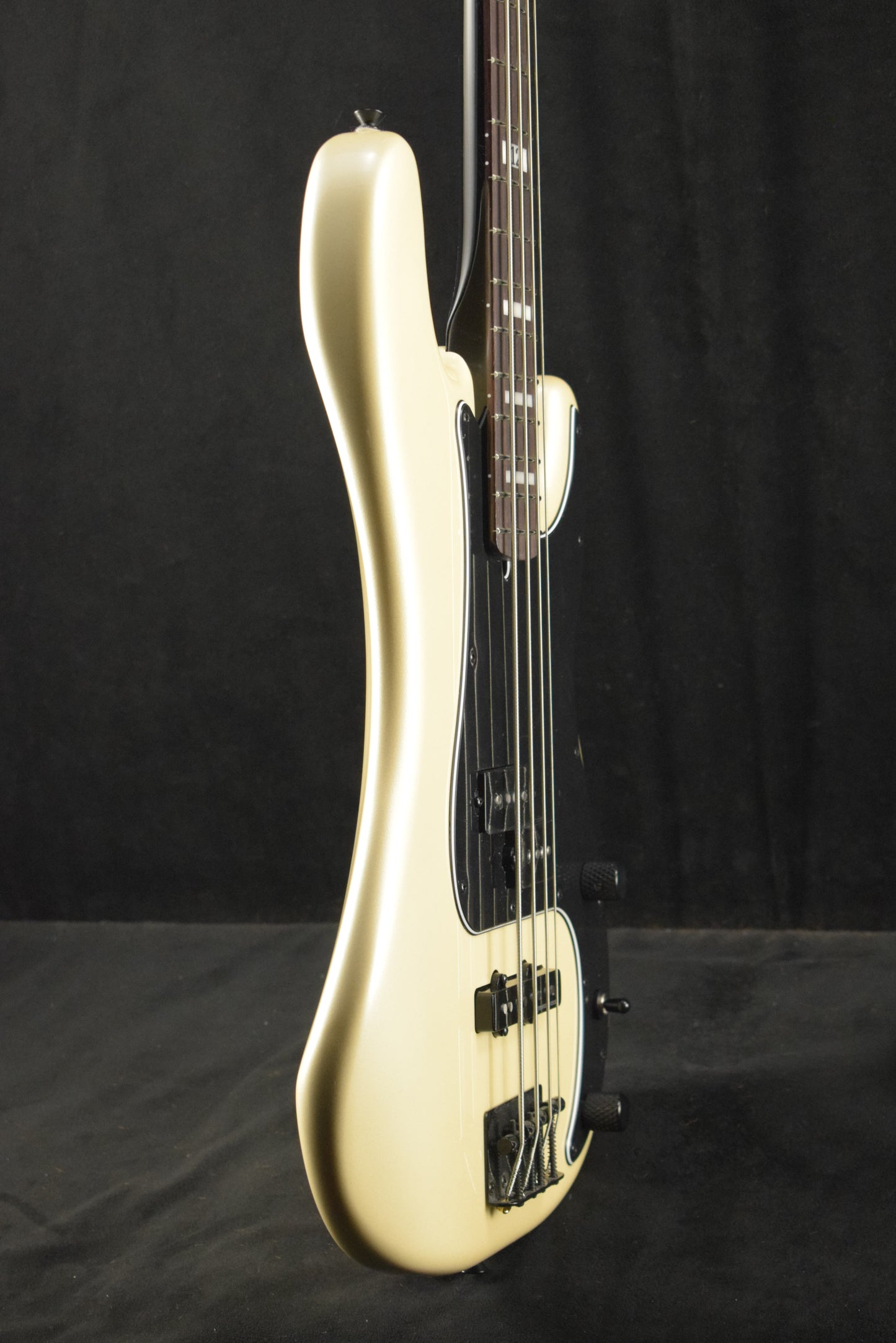 Fender Duff McKagan Deluxe Precision Bass Rosewood Fingerboard White Pearl