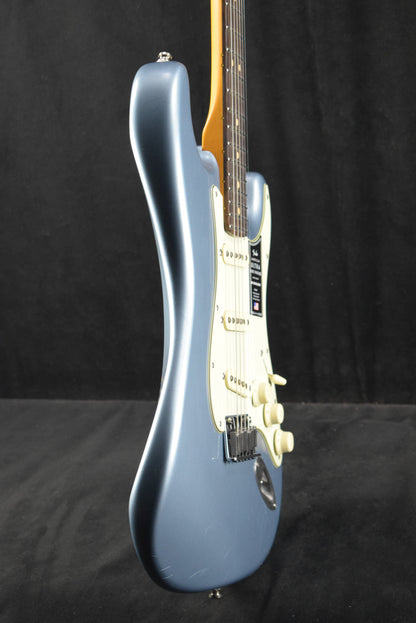 Fender American Ultra Luxe Vintage '60s Stratocaster Rosewood Fingerboard Ice Blue Metallic