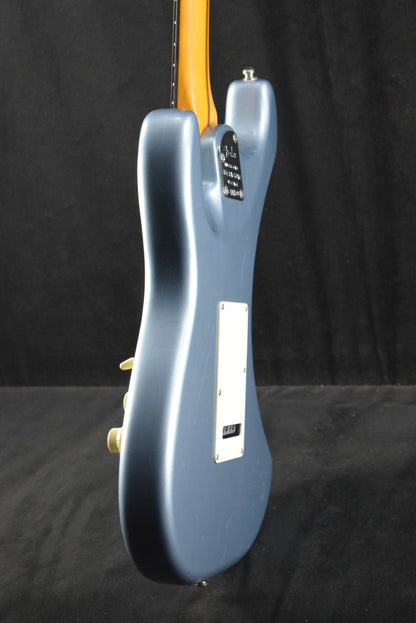 Fender American Ultra Luxe Vintage '60s Stratocaster Rosewood Fingerboard Ice Blue Metallic
