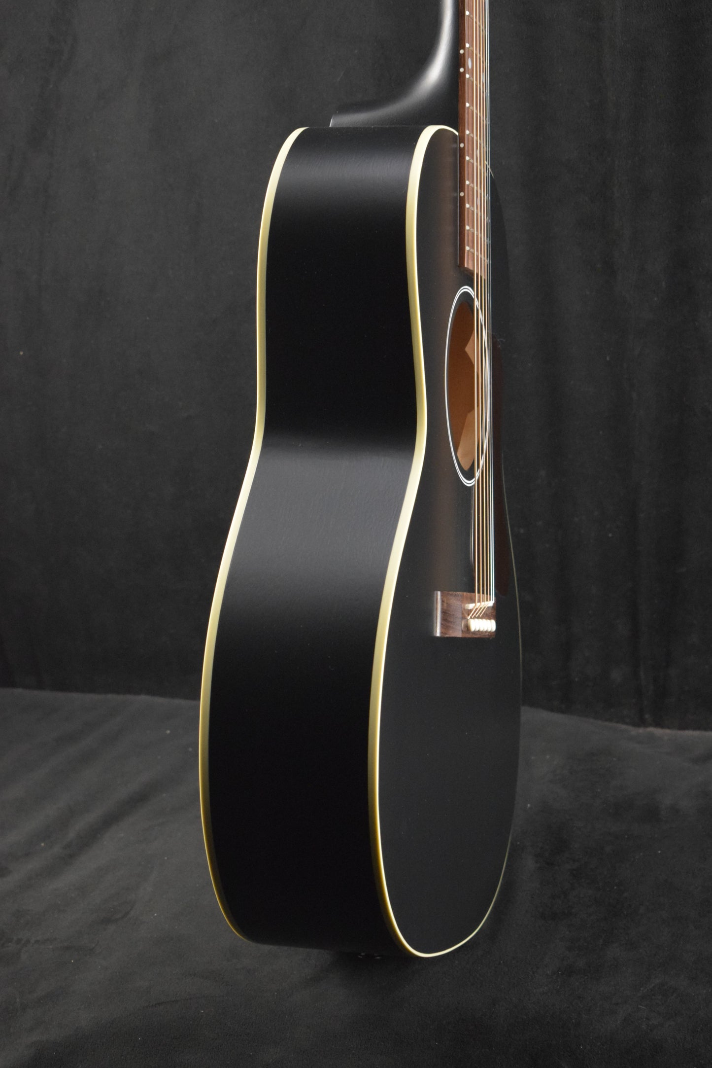 Gibson L-00 Special Satin Ebony w/ Premium Soft Shell Case