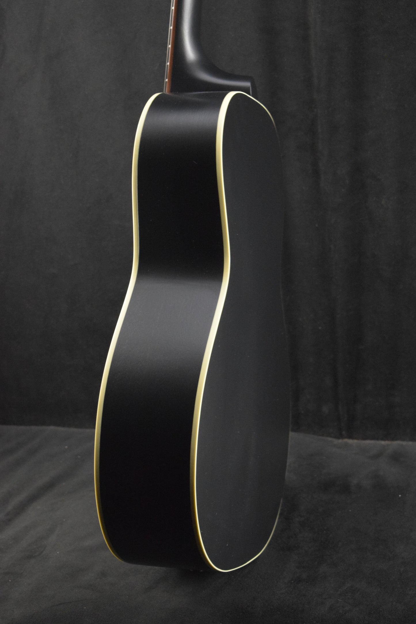 Gibson L-00 Special Satin Ebony w/ Premium Soft Shell Case