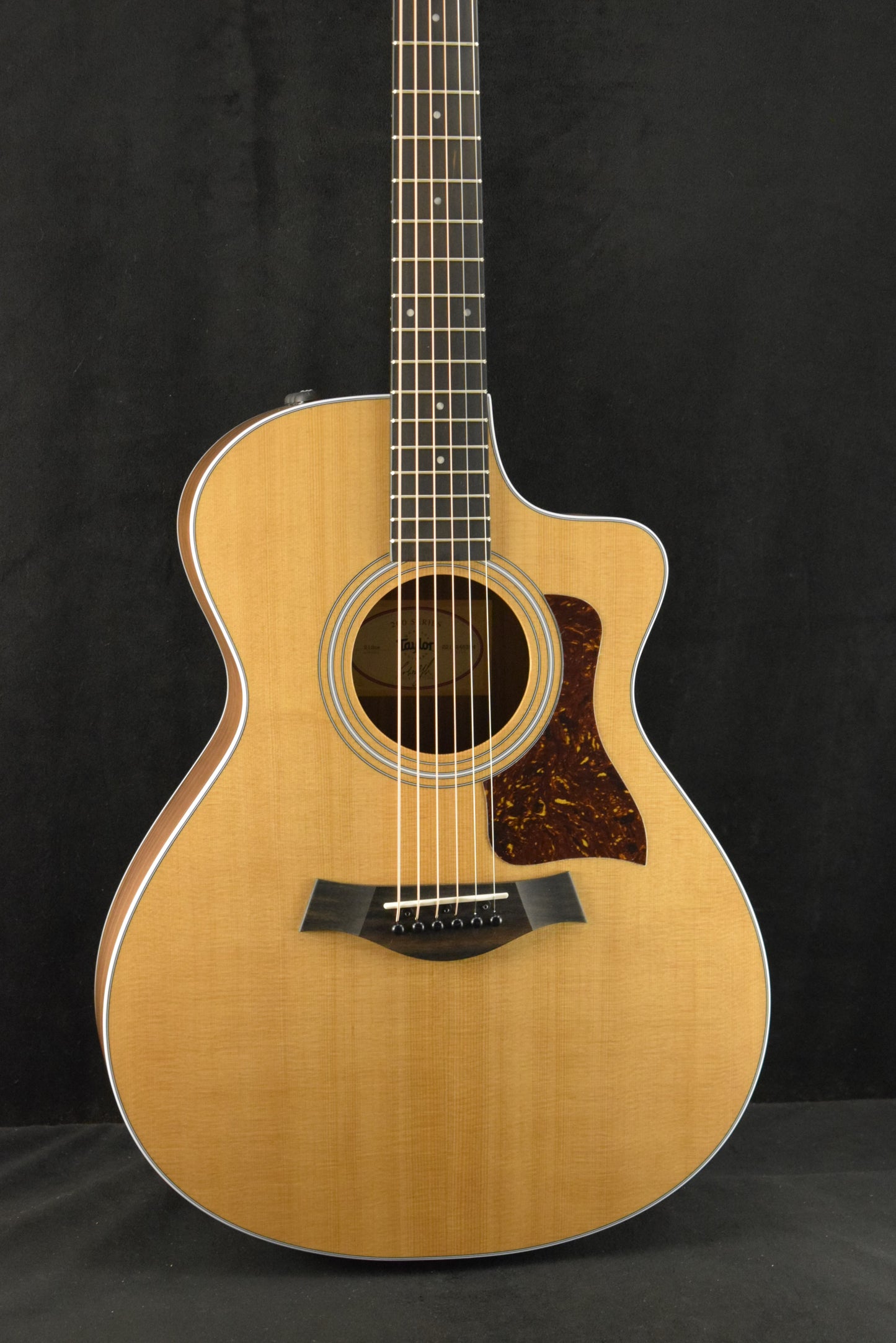 Taylor 212ce Grand Concert Walnut/Spruce Natural