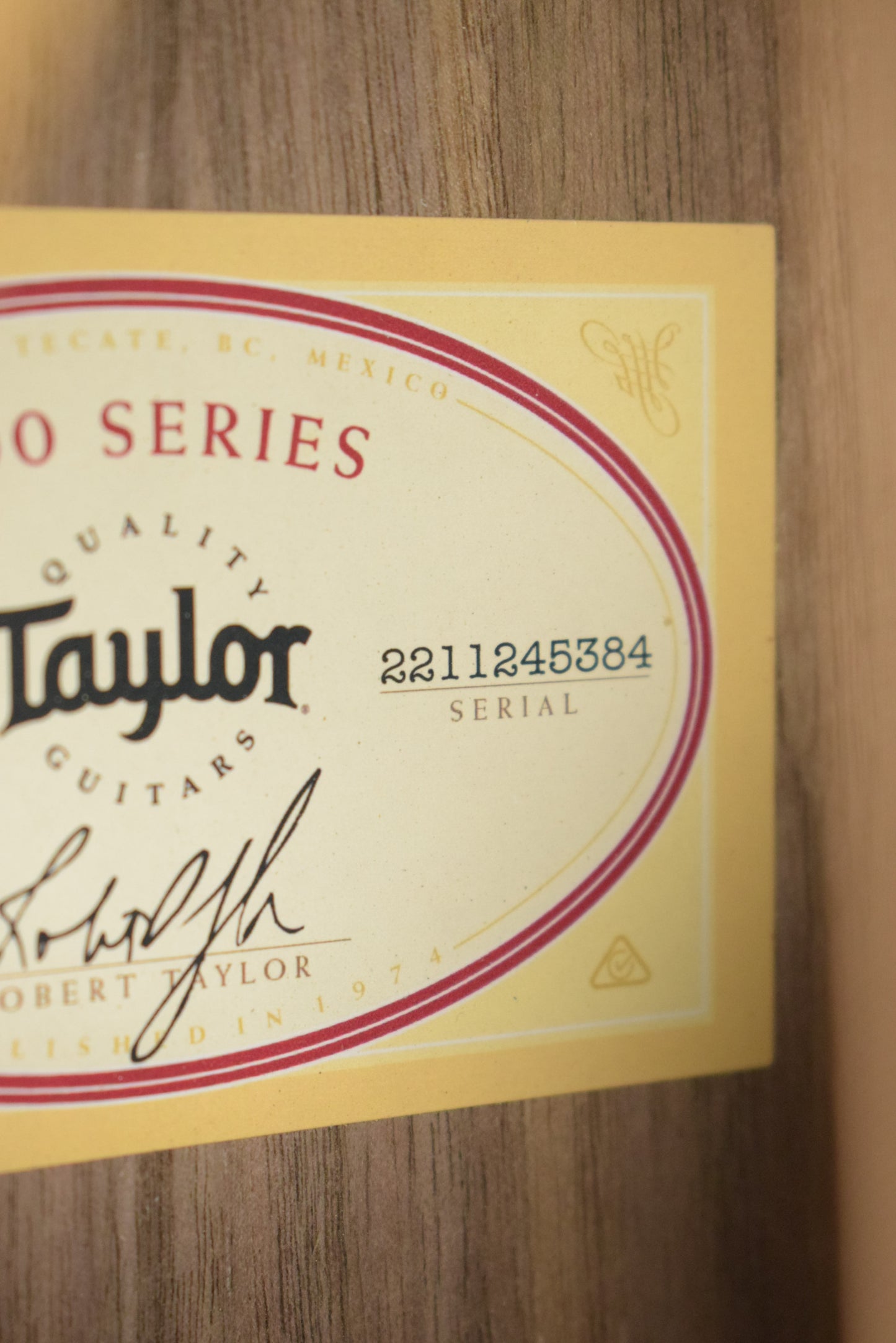 Taylor 212ce Grand Concert Walnut/Spruce Natural