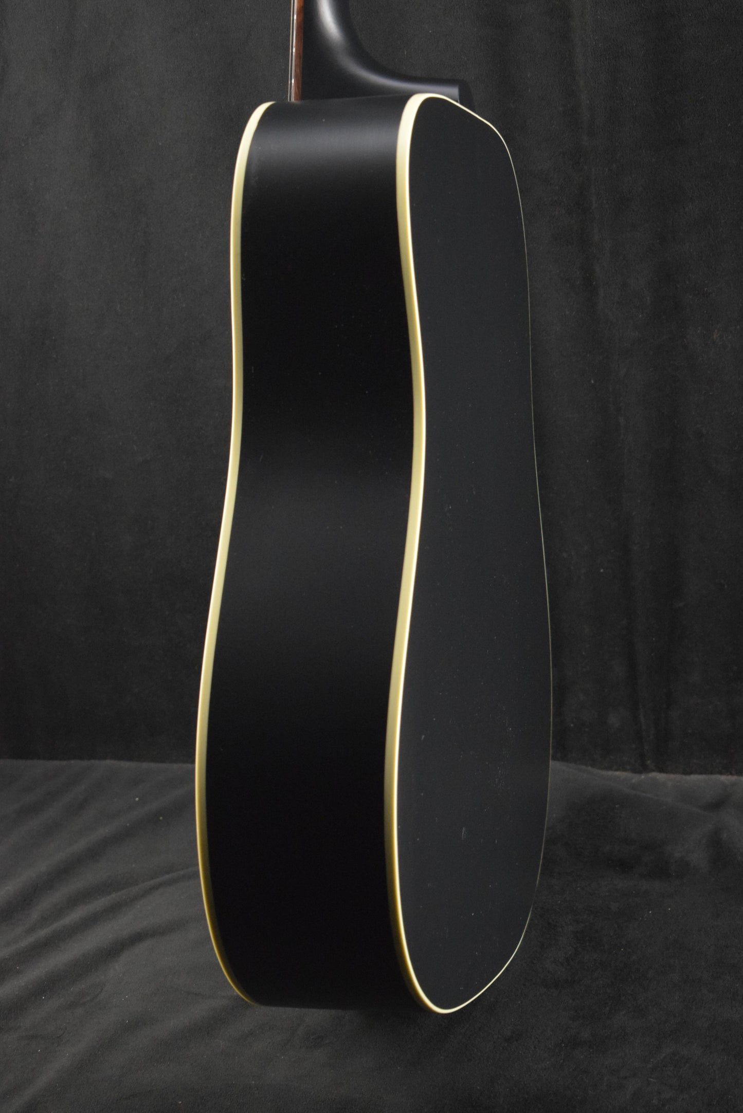 Gibson Hummingbird Special Satin Ebony w/ Premium Soft Shell Case