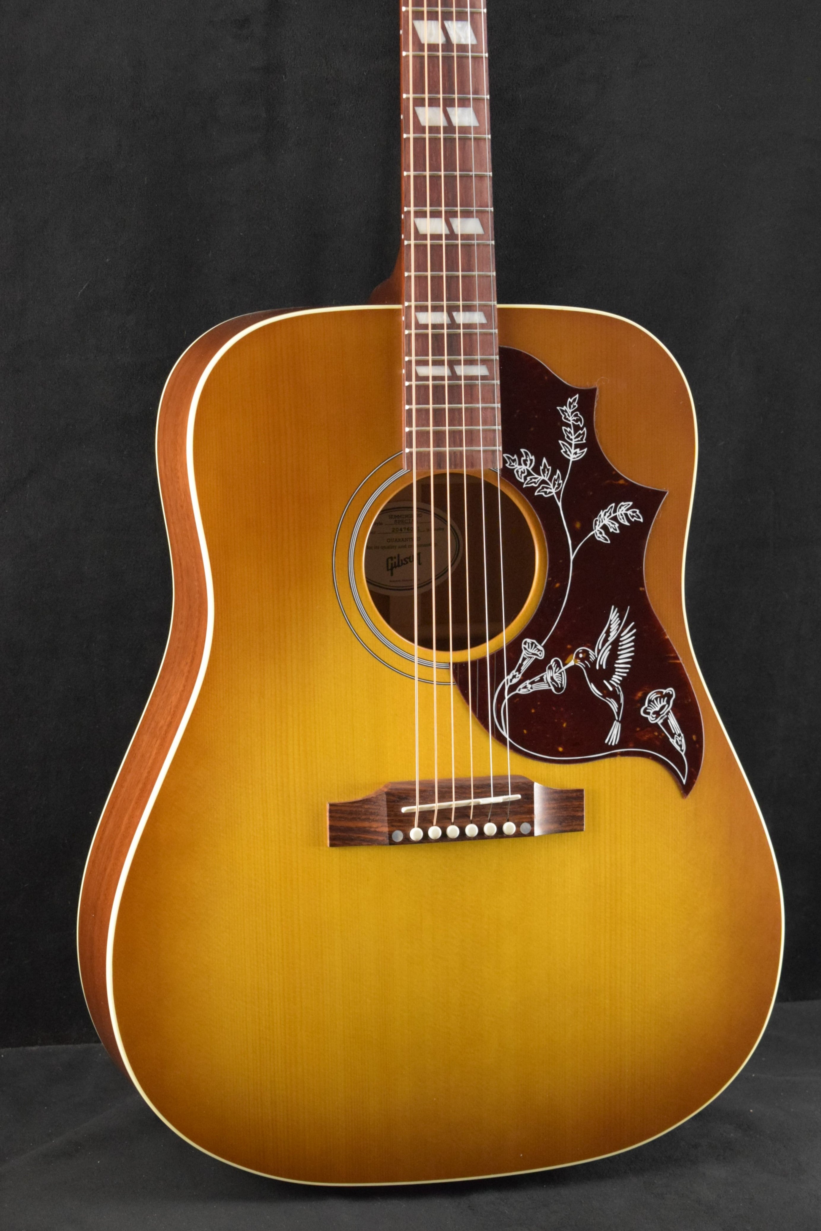 Gibson Hummingbird Special Satin Honey Burst w/ Premium Soft Shell