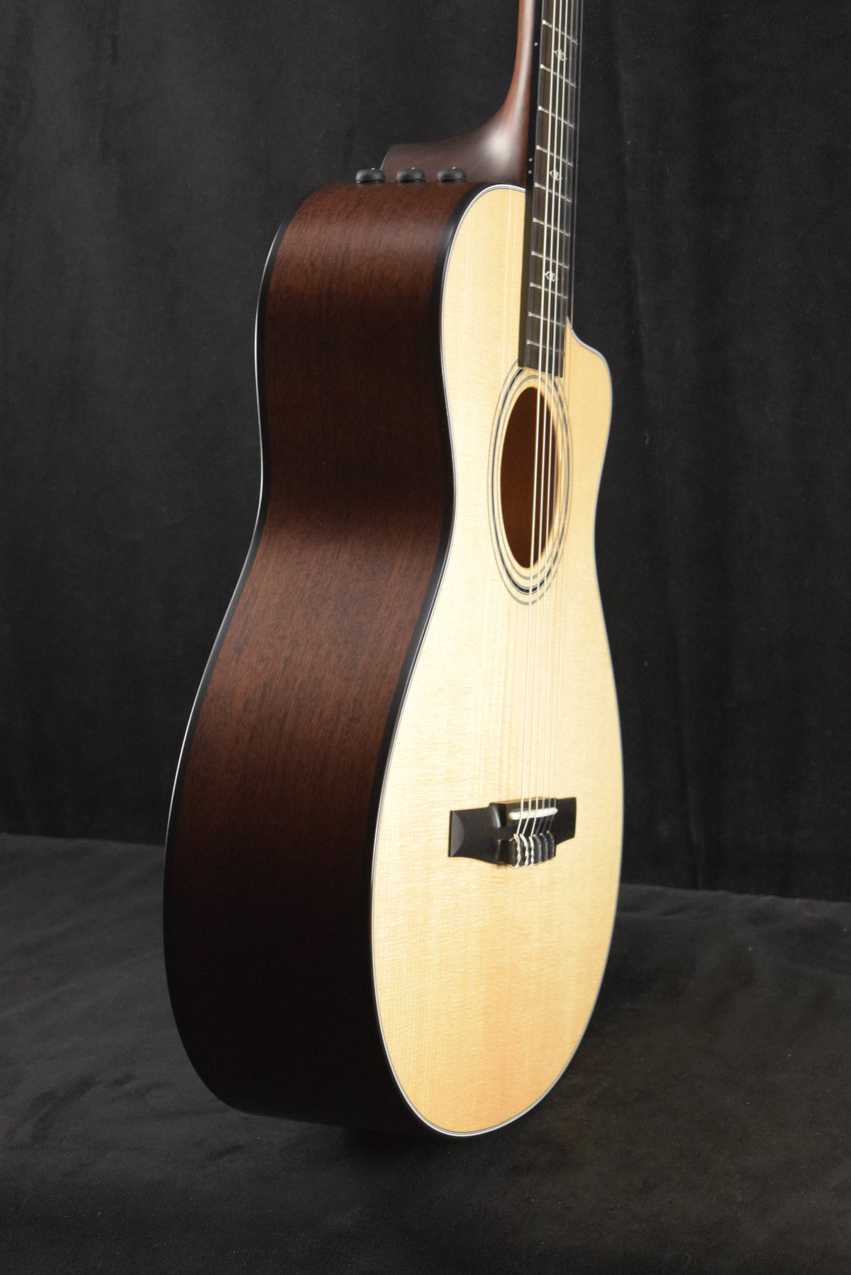 Taylor 312ce-N Nylon-String 12-Fret Natural