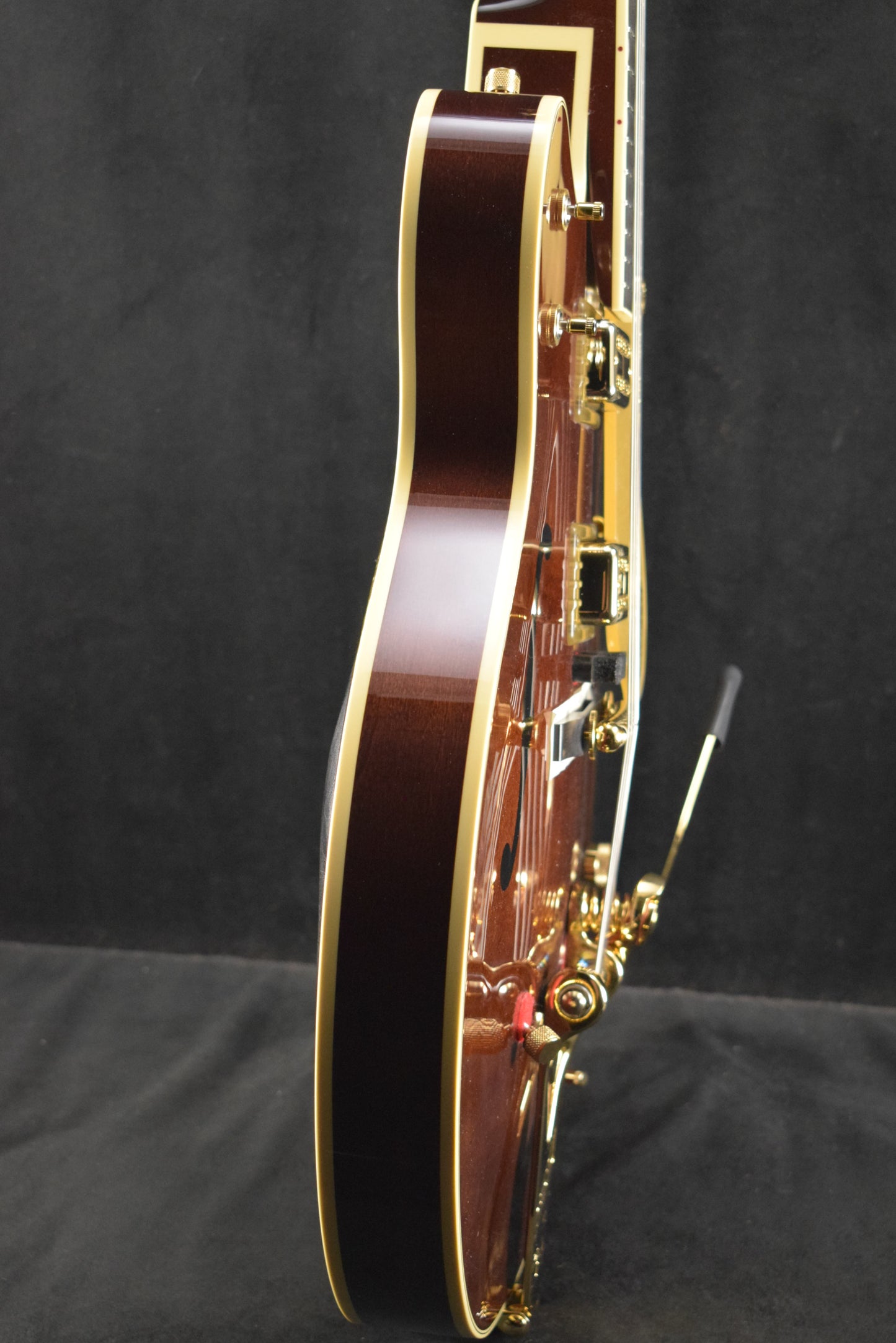 Gretsch G6122T-62 Vintage Select Edition '62 Chet Atkins Country Gentleman Walnut Stain