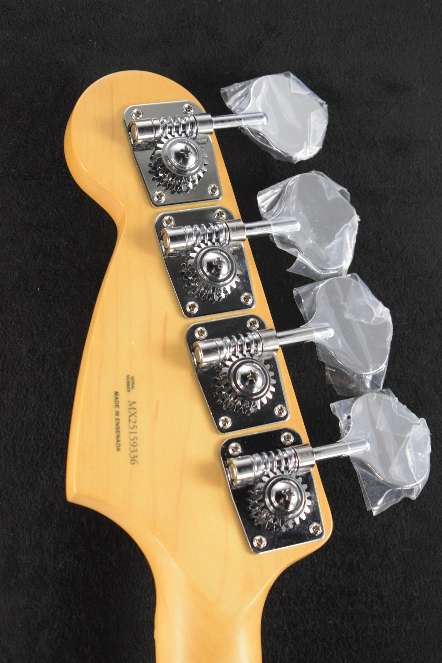 Fender Player II Mustang Bass PJ 3-Color Sunburst Maple Fingerboard