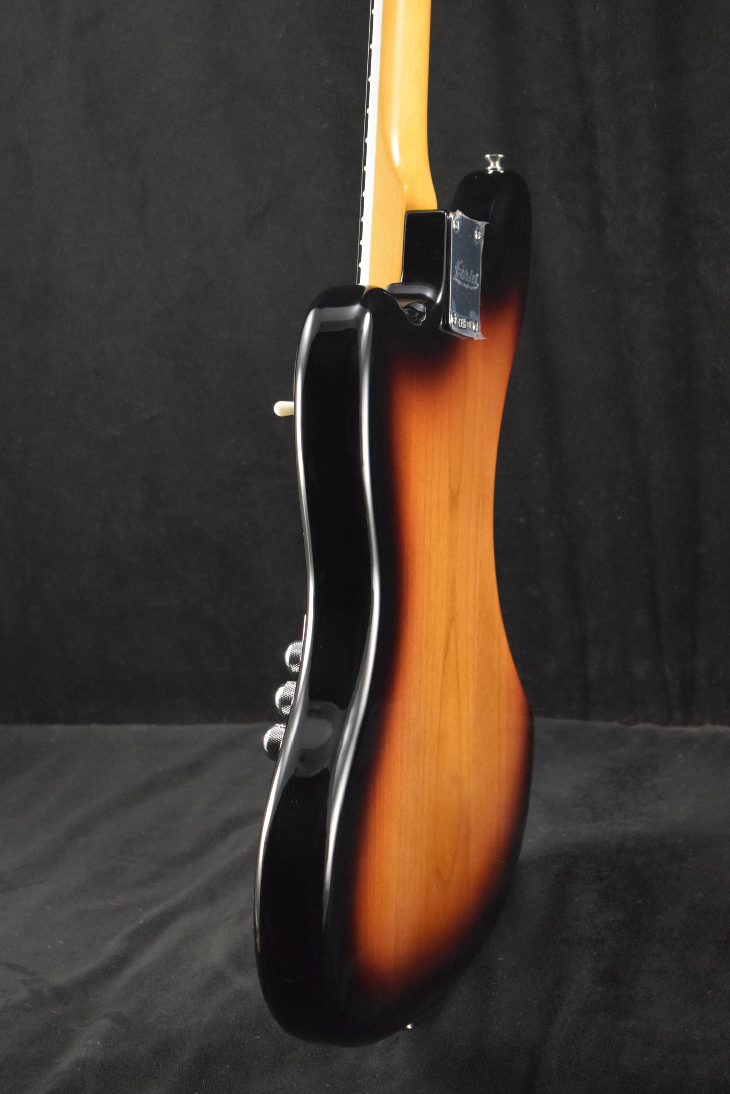 Fender Kurt Cobain Jaguar Rosewood Fingerboard 3-Color Sunburst