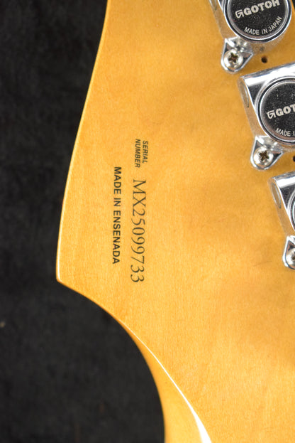 Fender Kurt Cobain Jaguar Rosewood Fingerboard 3-Color Sunburst