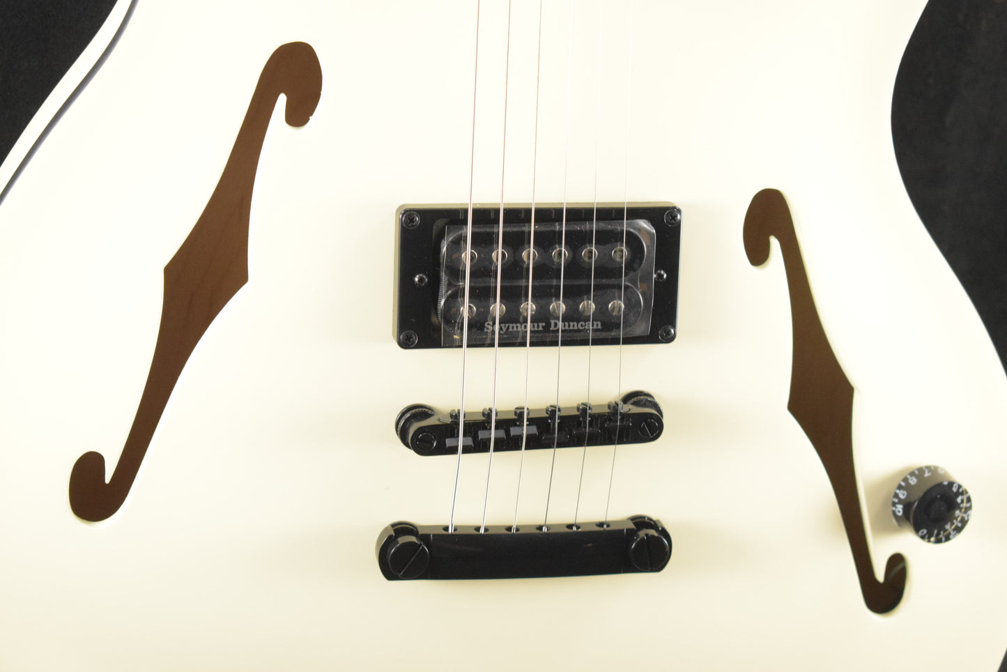 Fender Tom DeLonge Starcaster Satin Olympic White Rosewood Fingerboard
