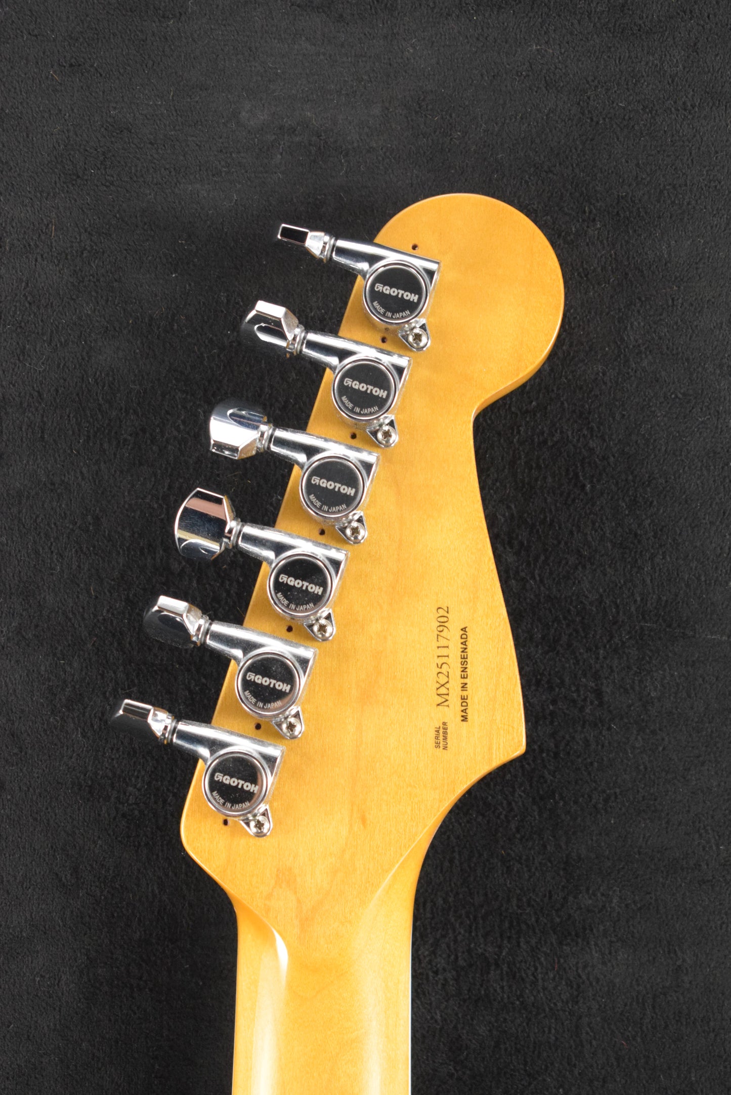 Fender Kurt Cobain Jaguar Left-Handed Rosewood Fingerboard 3-Color Sunburst