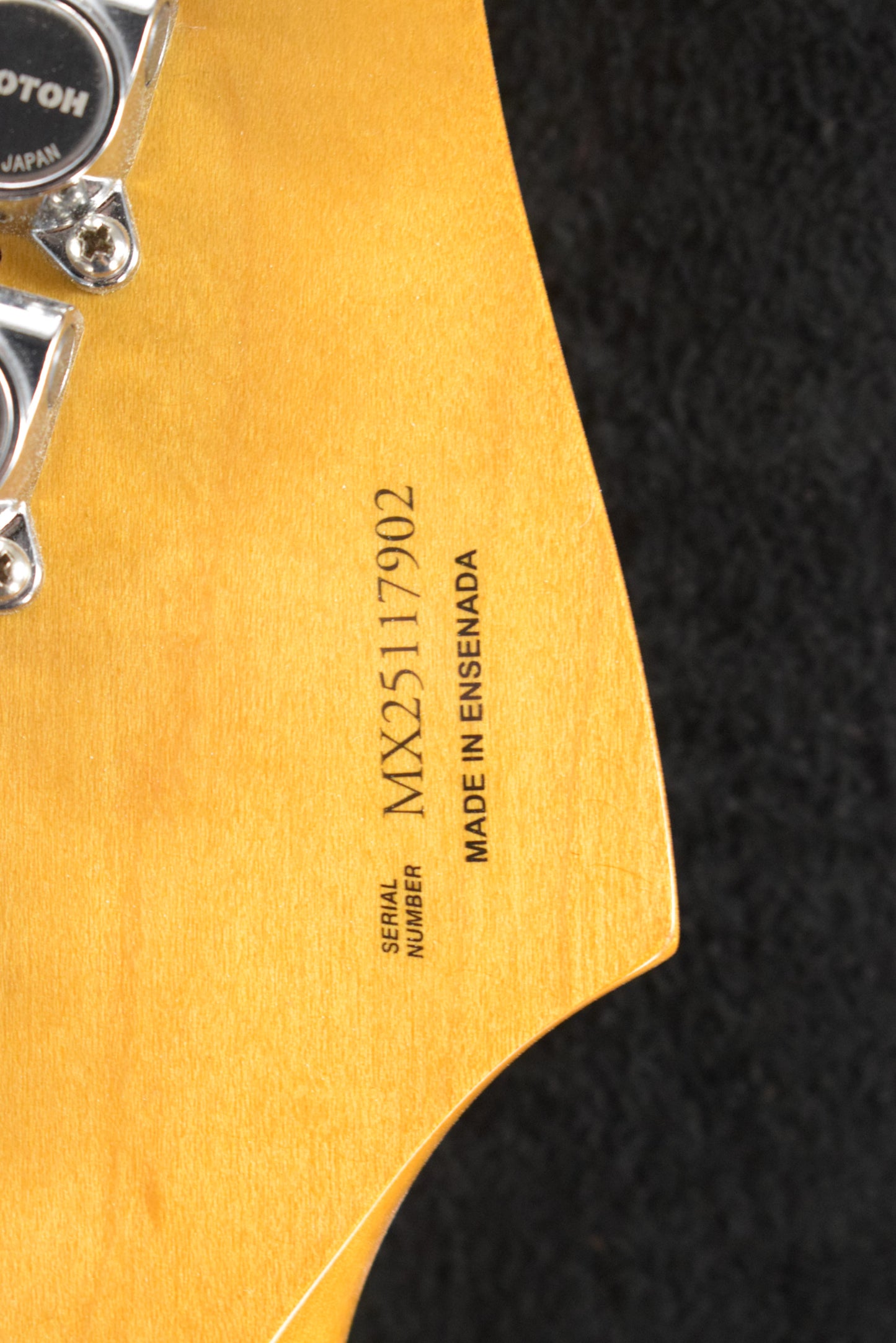 Fender Kurt Cobain Jaguar Left-Handed Rosewood Fingerboard 3-Color Sunburst